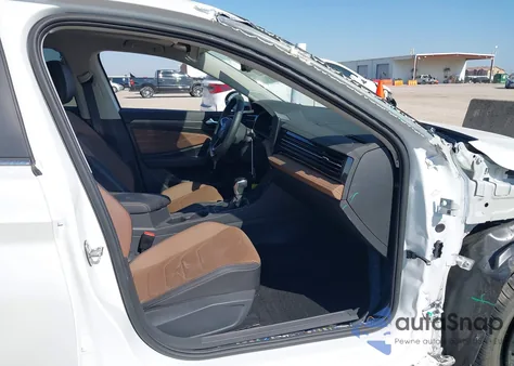 2025 Volkswagen Jetta 1.5T Sel from USA, damaged, VIN 3VWGX7BU5SM061831